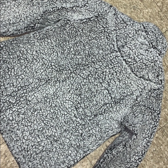 Free Country Fuzz Sweater - Picture 7 of 8